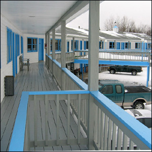 Four Seasons Motor Inn Porch